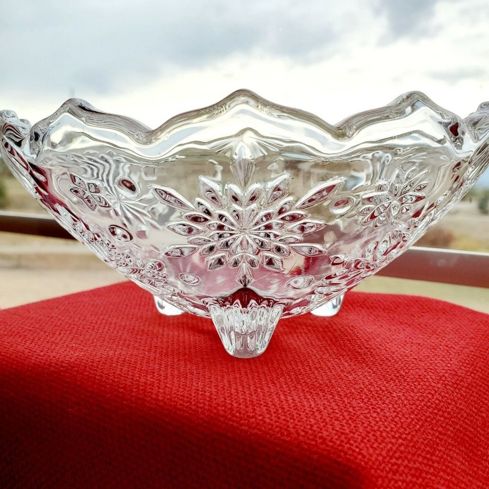 Vintage Mikasa Holiday Classics Snowflake Bowl 6.5" German crystal 3 footed base - Picture 2 of 7
